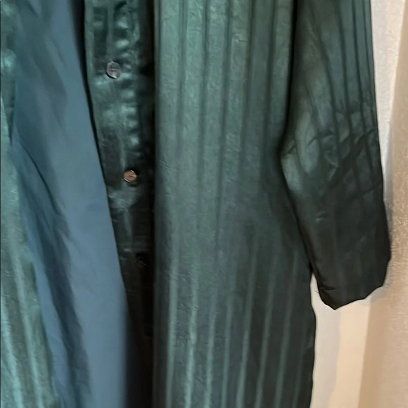 Ellison Green Lightweight Shirt dress for Versatile Style - Picture 4 of 10